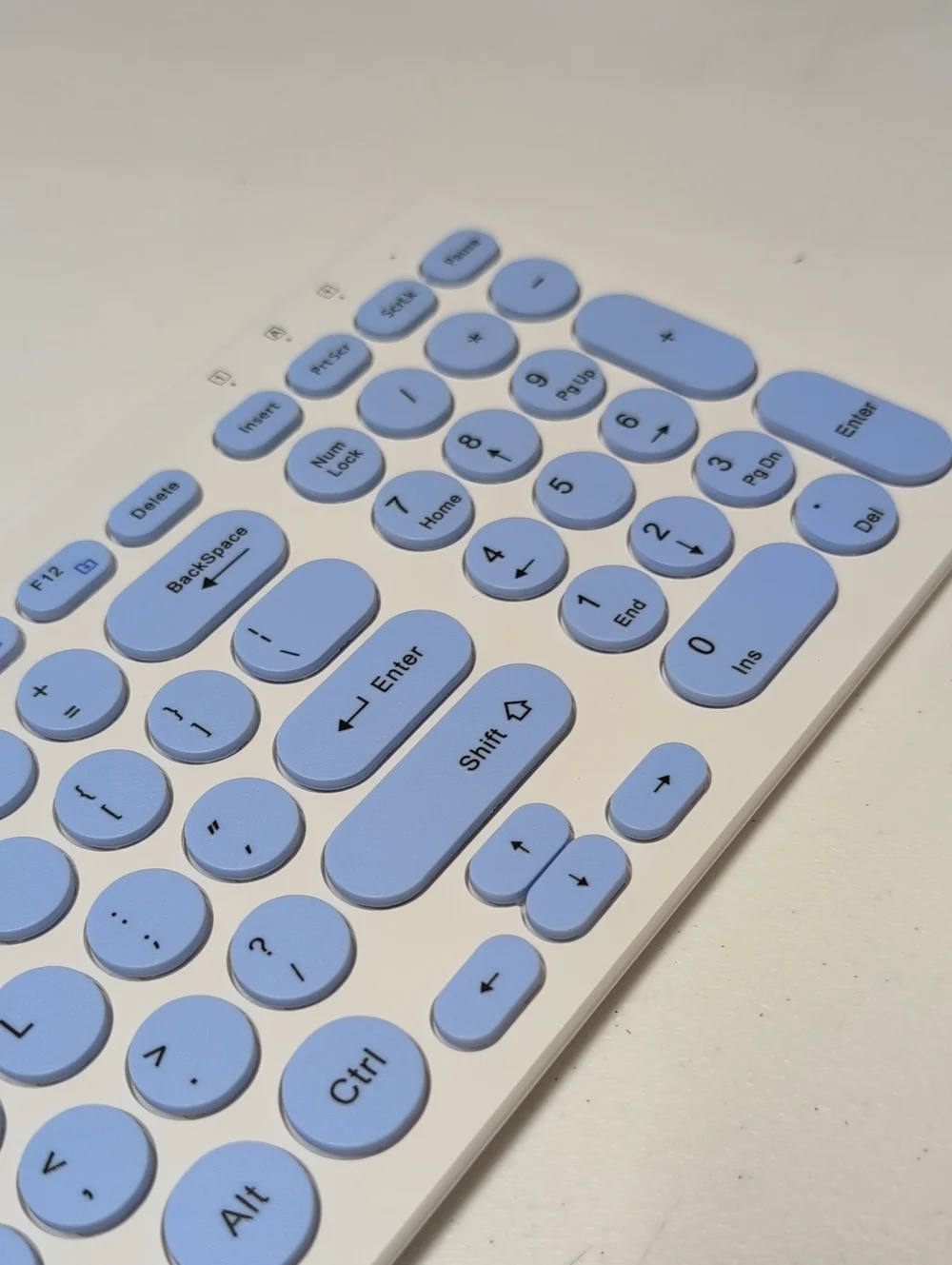 Leadsail Wireless Keyboard and Mouse Set in Light Blue